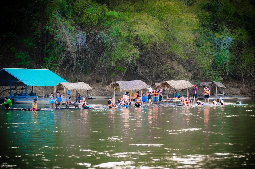 Boutique Raft Resort, River Kwai Ban Huai Maenam Noi Exteriör bild