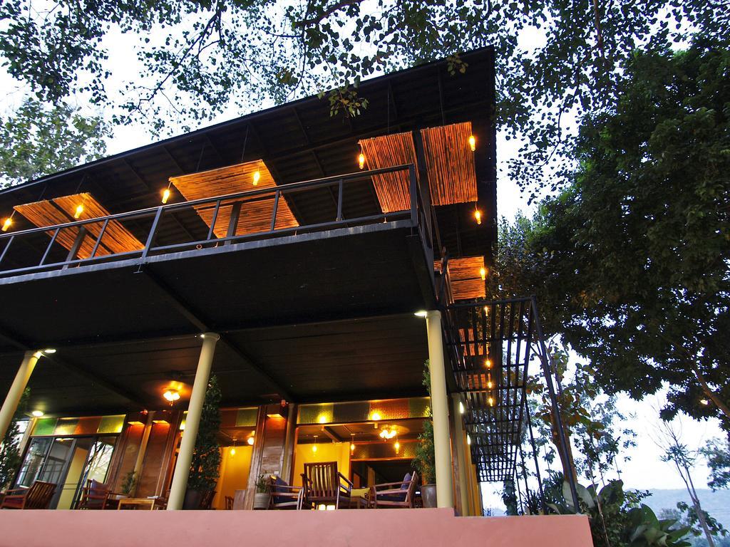 Boutique Raft Resort, River Kwai Ban Huai Maenam Noi Exteriör bild