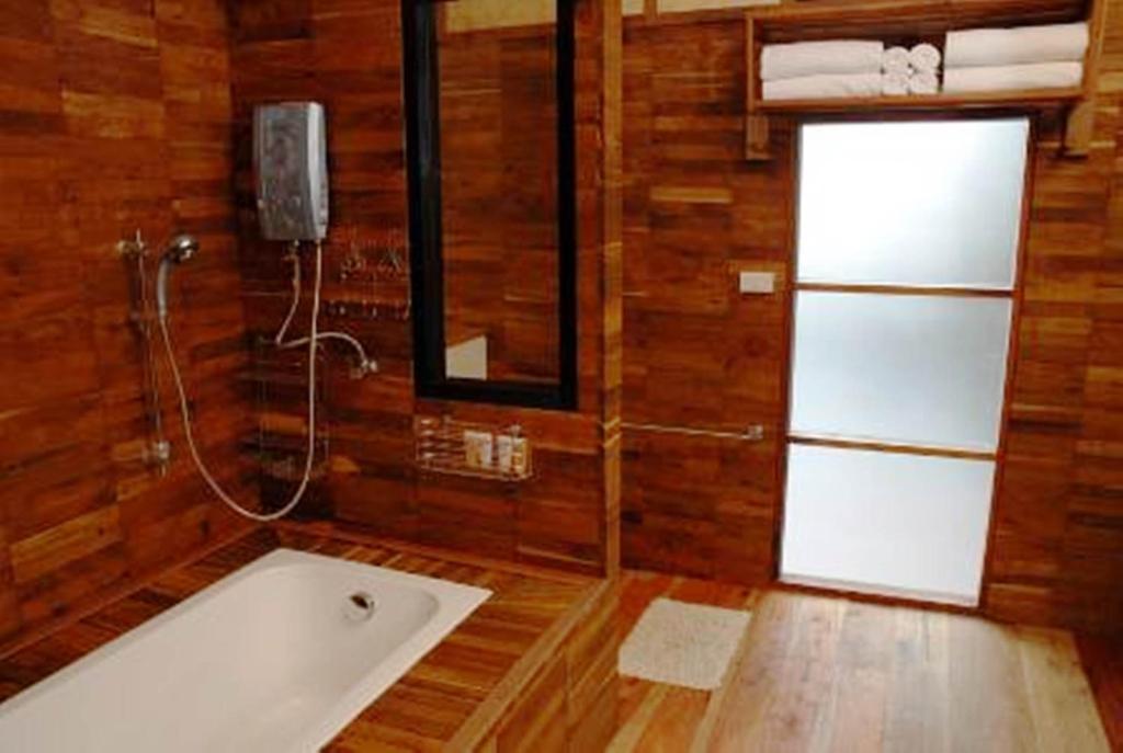 Boutique Raft Resort, River Kwai Ban Huai Maenam Noi Rum bild