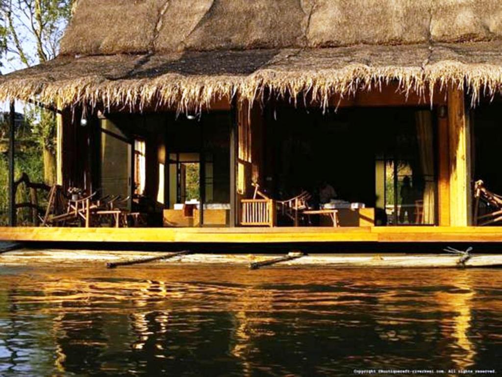 Boutique Raft Resort, River Kwai Ban Huai Maenam Noi Rum bild